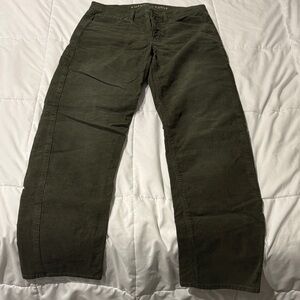 American Eagle Outfitters Women’s Dark Green 90s Straight Corduroy Pants